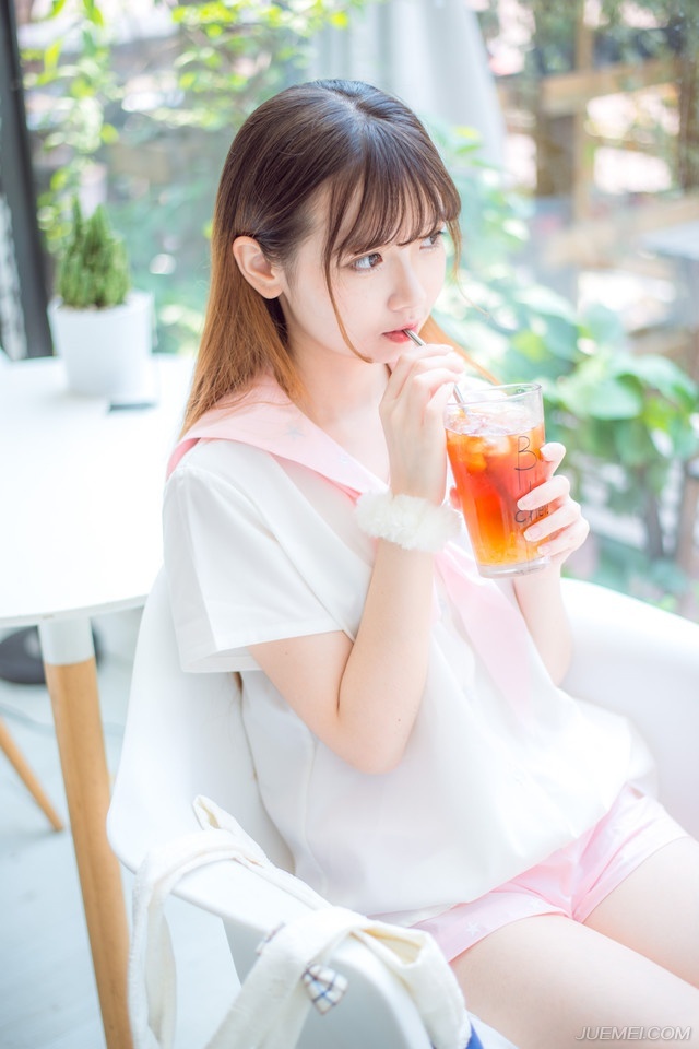 刘璝一下子面色变得惨白，如遭雷击，一直以来与自己相敬如宾、恩爱有加的妻子，竟是如此蛇蝎妇人，不但背着自己与刘璋厮混，更为了杀自己，不惜唆使刘璋杀他！